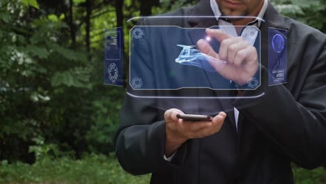un hombre de negocios usa un holograma con un yate de lujo.