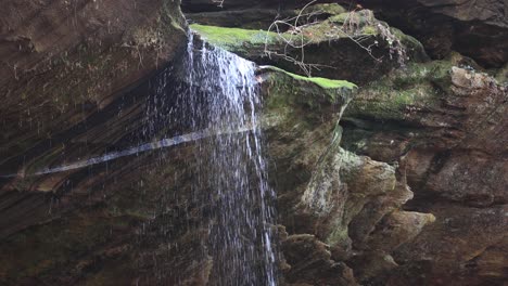 cerca del borde de la cascada