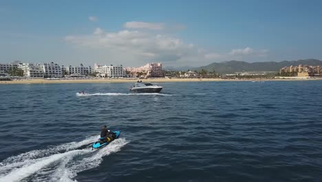 Luftdrohnenaufnahme-Der-Hotels-Und-Gebäude-In-Cabo-San-Lucas