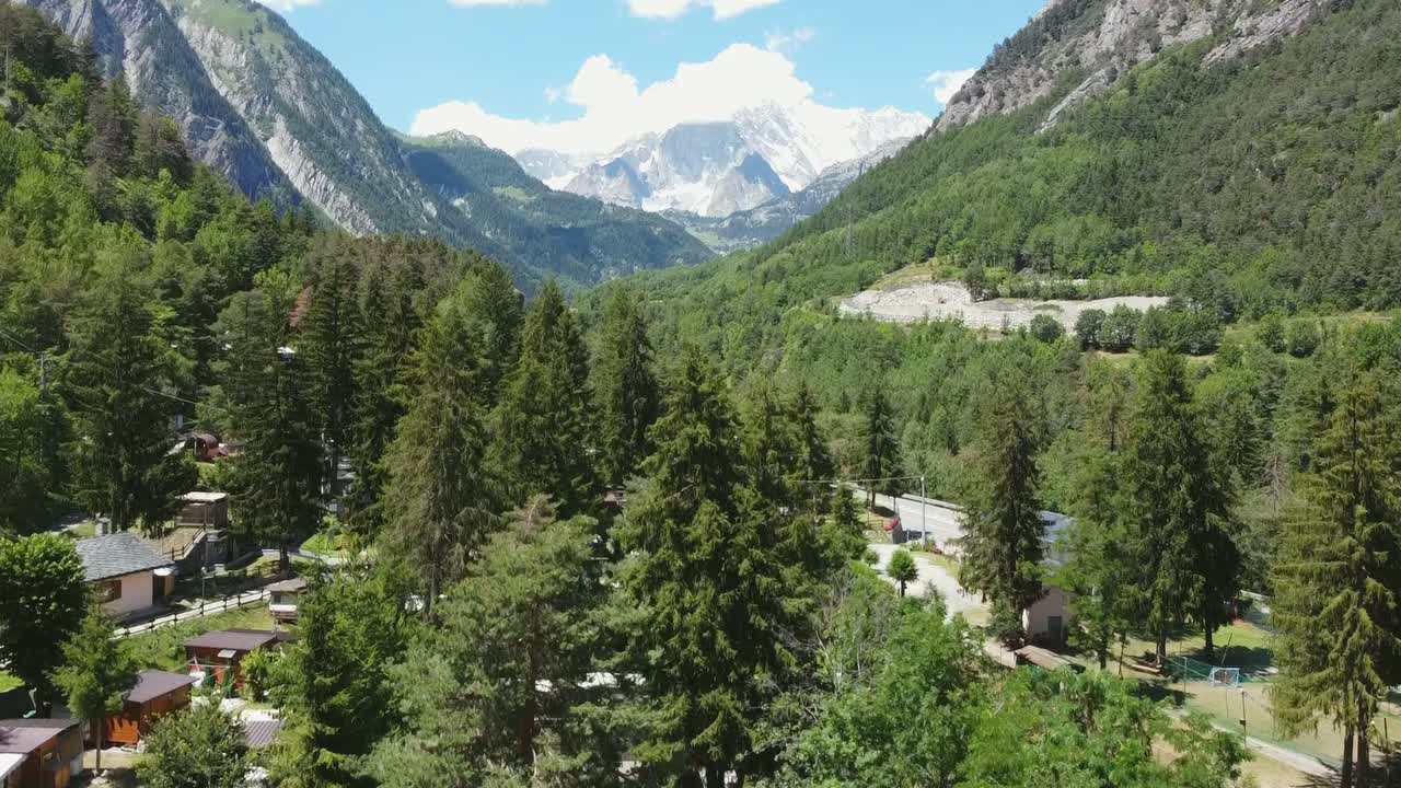 Drone che decolla e inquadra il Monte Bianco HD