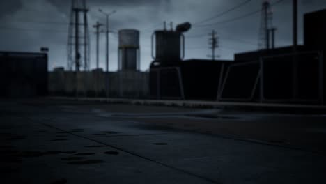 zona industrial en tiempo nublado oscuro