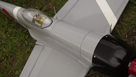 este es un clip corto de un modelo de avión rc
