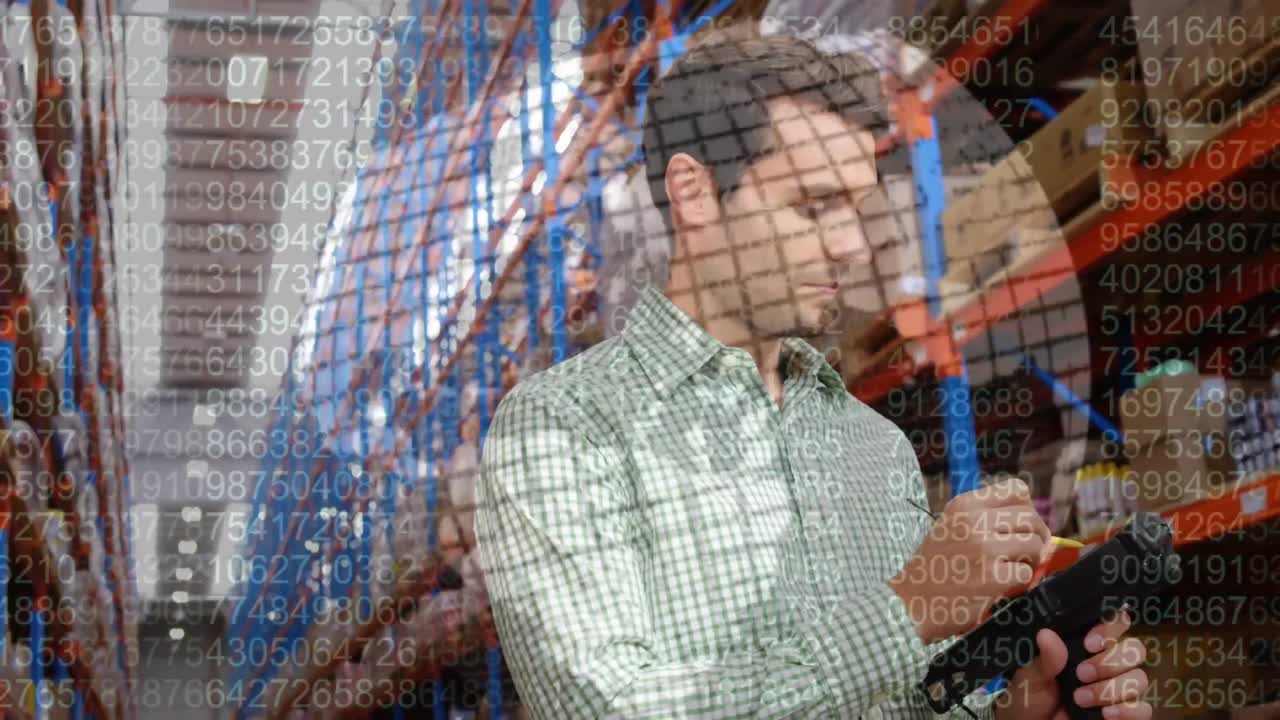 animación del procesamiento de datos sobre un trabajador de almacén masculino