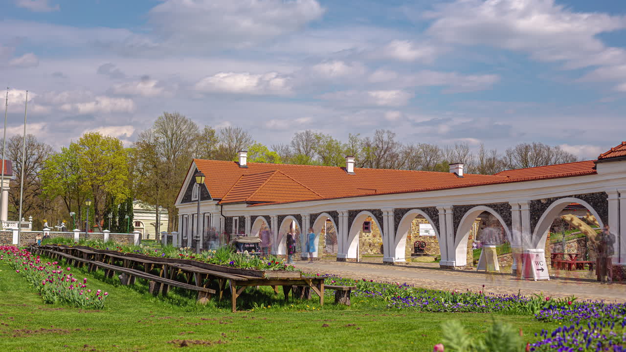 리투아니아의 pakruojis 저택 건물,  ⁇ 은 날과 구름이 많은 날의 타임  ⁇ 스
