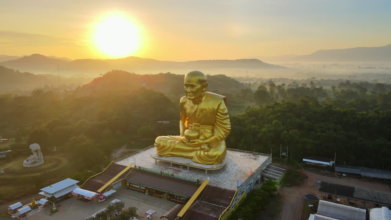 impresionante estatua de 4k de luang phor thuat al amanecer, la más grande del mundo