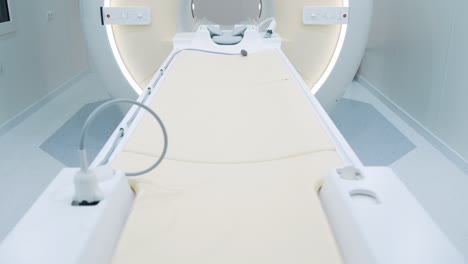 máquina de diagnóstico por imágenes de resonancia magnética aislada