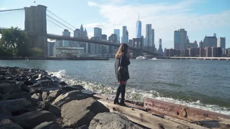 girl looking at two bridges in new york city