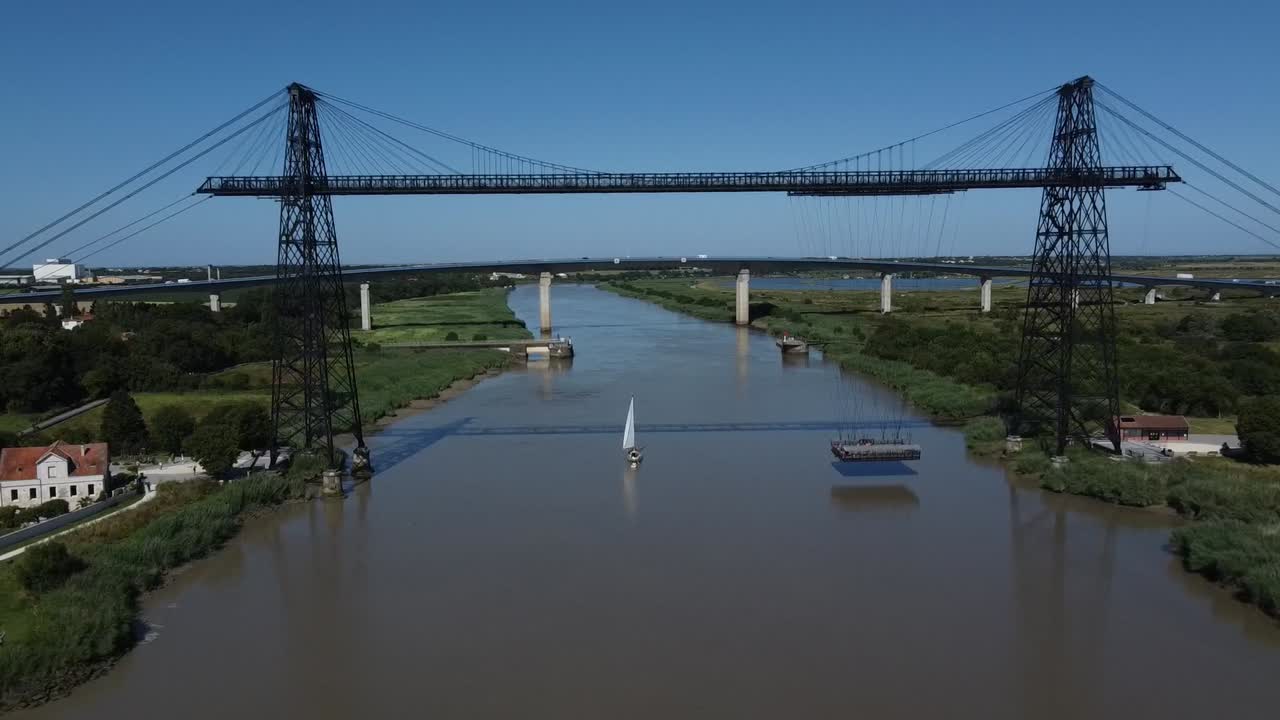 로슈포르-수르-메르 트랜스포터 다리 (rochefort-sur-mer transporter bridge) 에 대한 항공 접근
