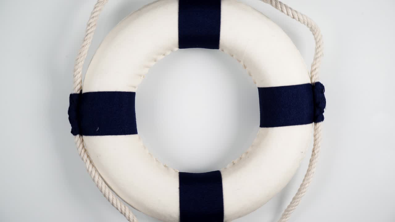 la bóia de rescate gira en anillo, vista de arriba