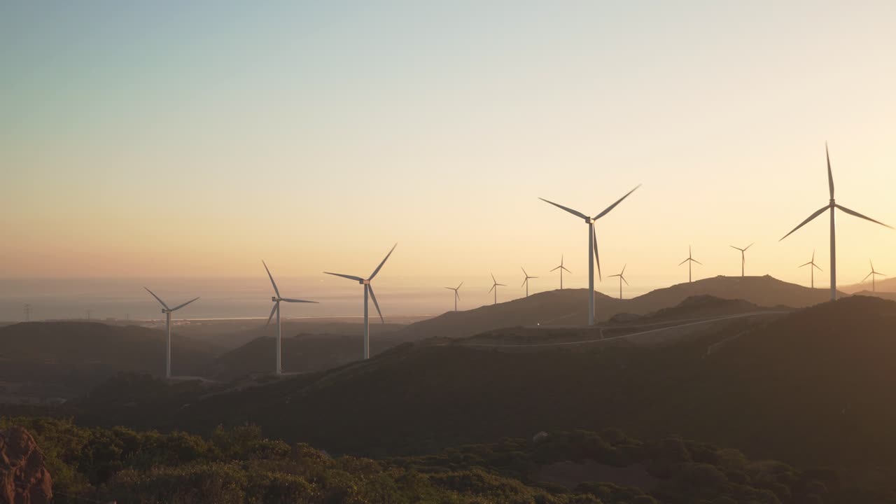 타라파의 풍력 발전기, 스페인 남부, 오렌지색 빛, 일몰 빛, 재생 가능 에너지