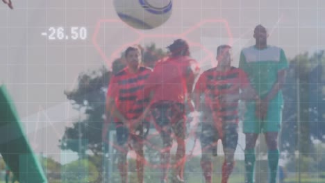 animation von finanzdaten und grafiken über verschiedene männliche fußballspieler während des training im freien.