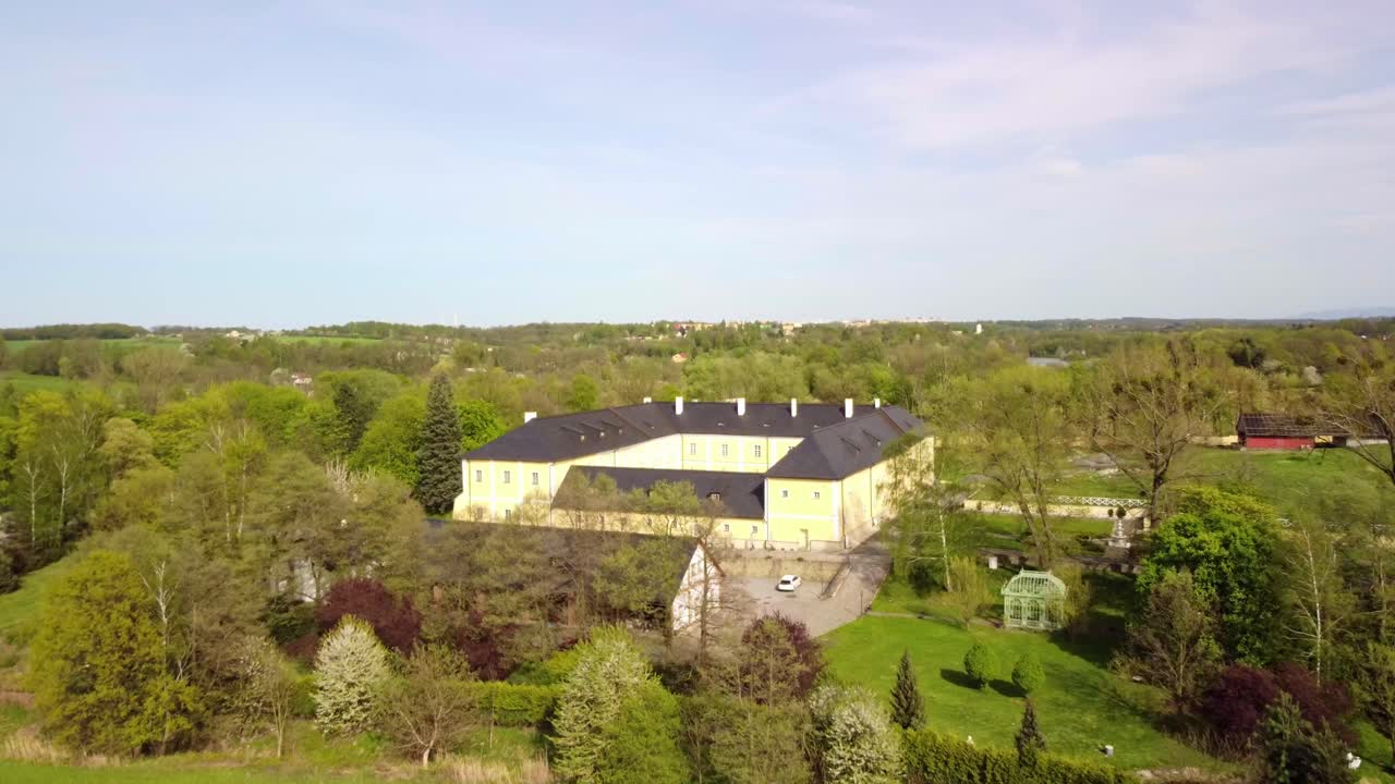 Vista panoramica del Castello di Rychvald durante una giornata di sole vicino alla città di Ostrava nella Repubblica Ceca