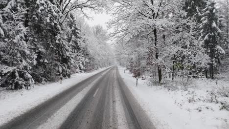 Aerial-view-of-a-snowy-road-in-northern-germany