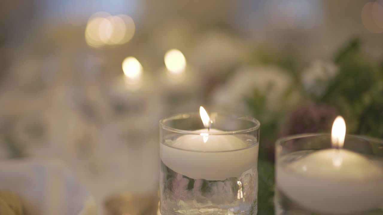 mesa decorada para cena de boda 12