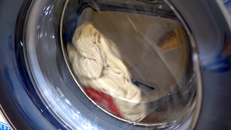 the drum of the washing machine rotates with clothes