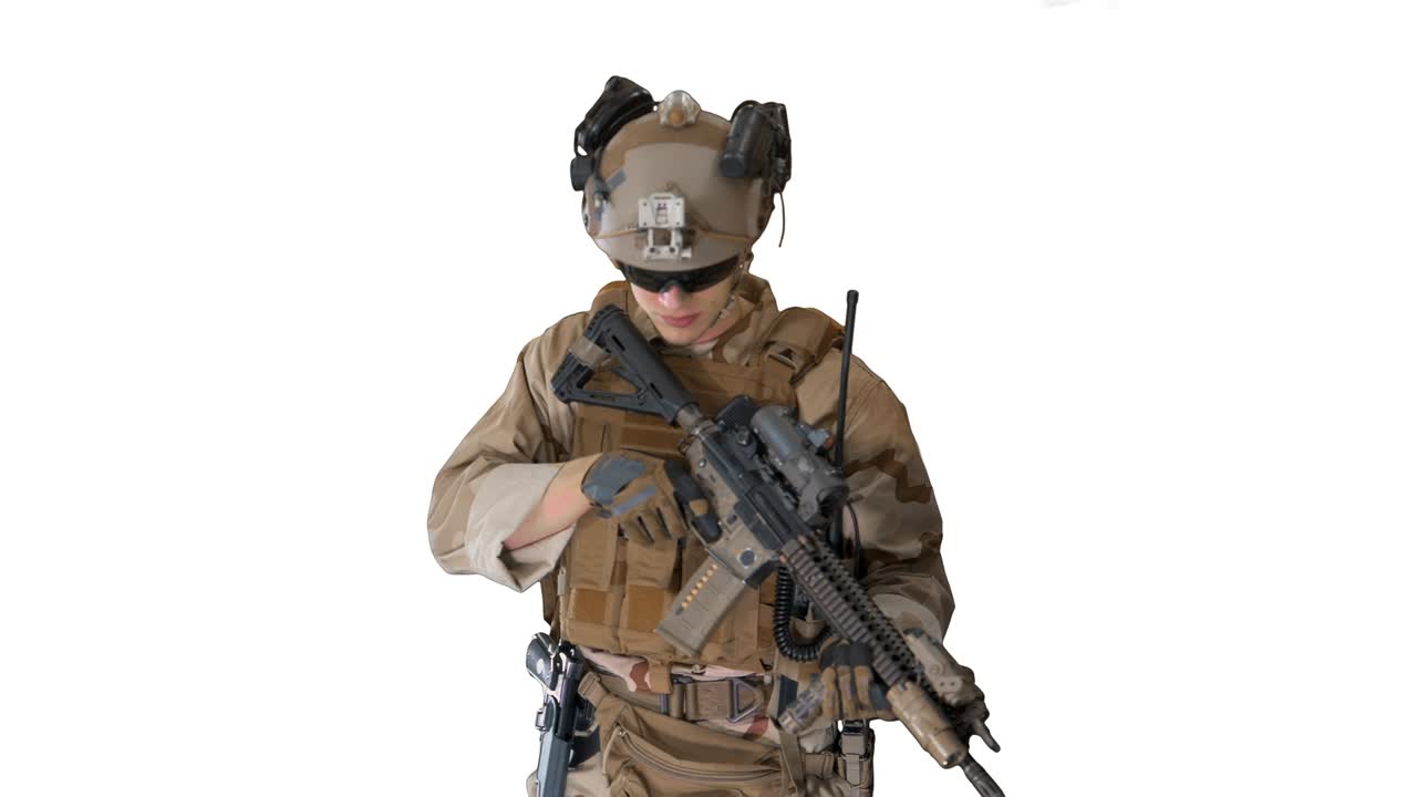 el soldado dispara y dispara con un rifle sobre un fondo blanco.