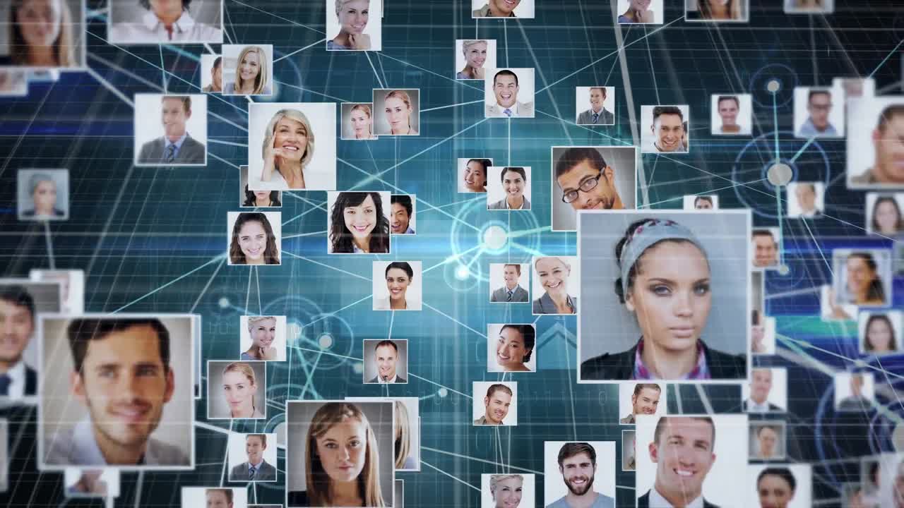 vídeo compuesto digital de la red de conexiones y iconos de perfiles múltiples contra un fondo azul
