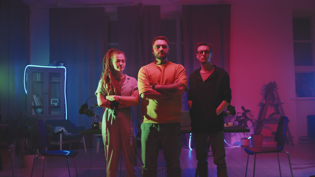 Ritratto di giovani podcaster