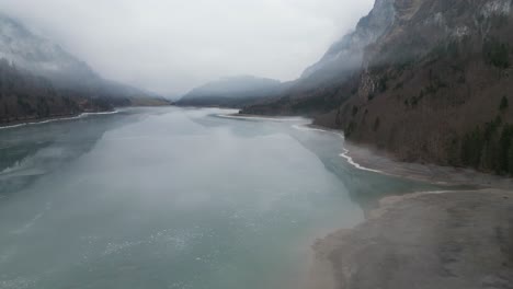 Klöntalersee-Glarus-Suiza-Desierto-Rodea-Este-Lago-Místico