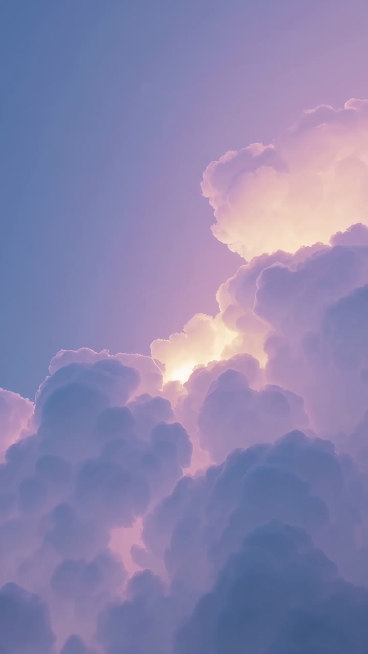 hermoso paisaje nublado al atardecer o al amanecer