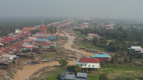 Wide-aerial-of-fisherman-village-along-Tonle-Sap