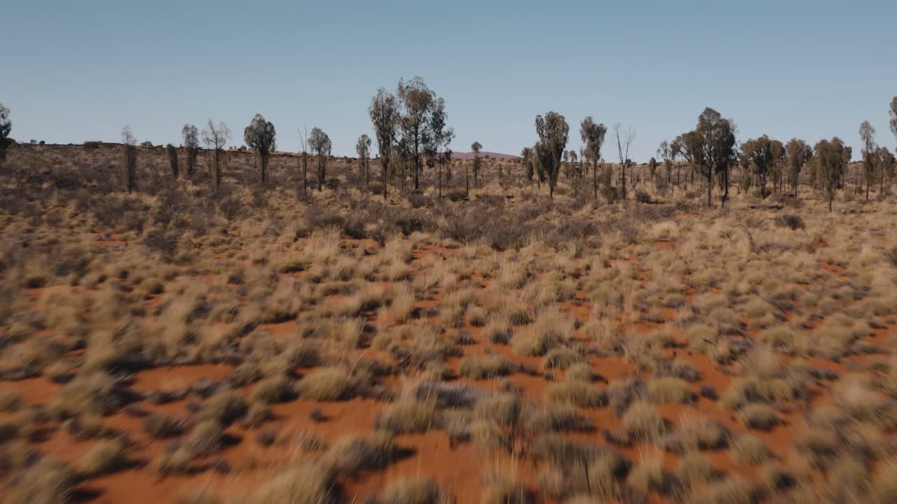 Avustralya Kuzey Bölgesi'ndeki Uluru'nun Drone ile Ortaya Çıkarılan Çekimi 4K