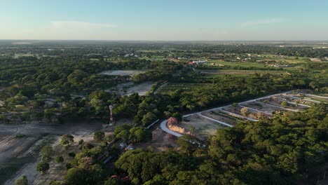 El-Viaje-Del-Dron-A-Través-De-Verdes-Paisajes-De-Aldeas.