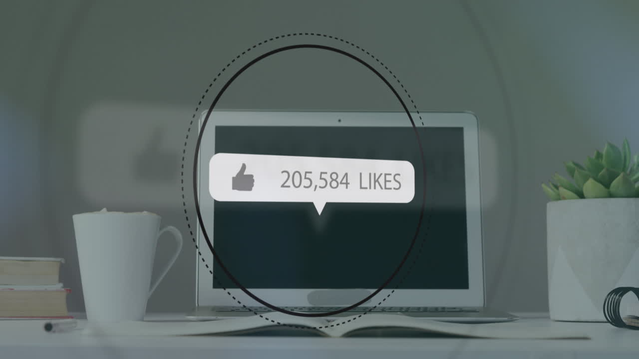 사무실 책상에 노트북에 대 한 음성 거품에 증가 하는 숫자와 같은 아이콘의 애니메이션