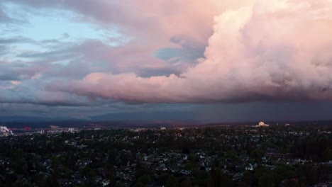 Overcast-Due-To-Stormy-Clouds-Over-The-City-Of-Tacoma,-Washington