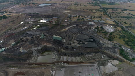 Workers-on-mine-site-reveal-flyover