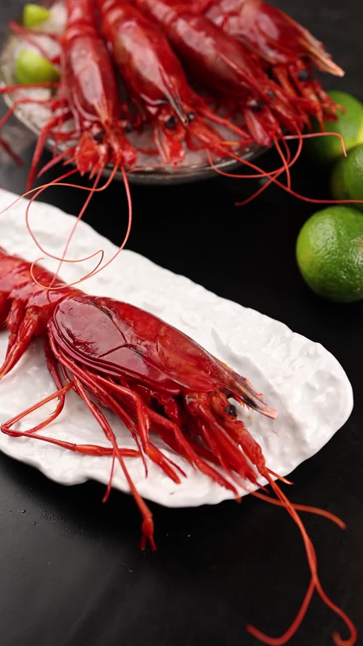 접시에 은 새우