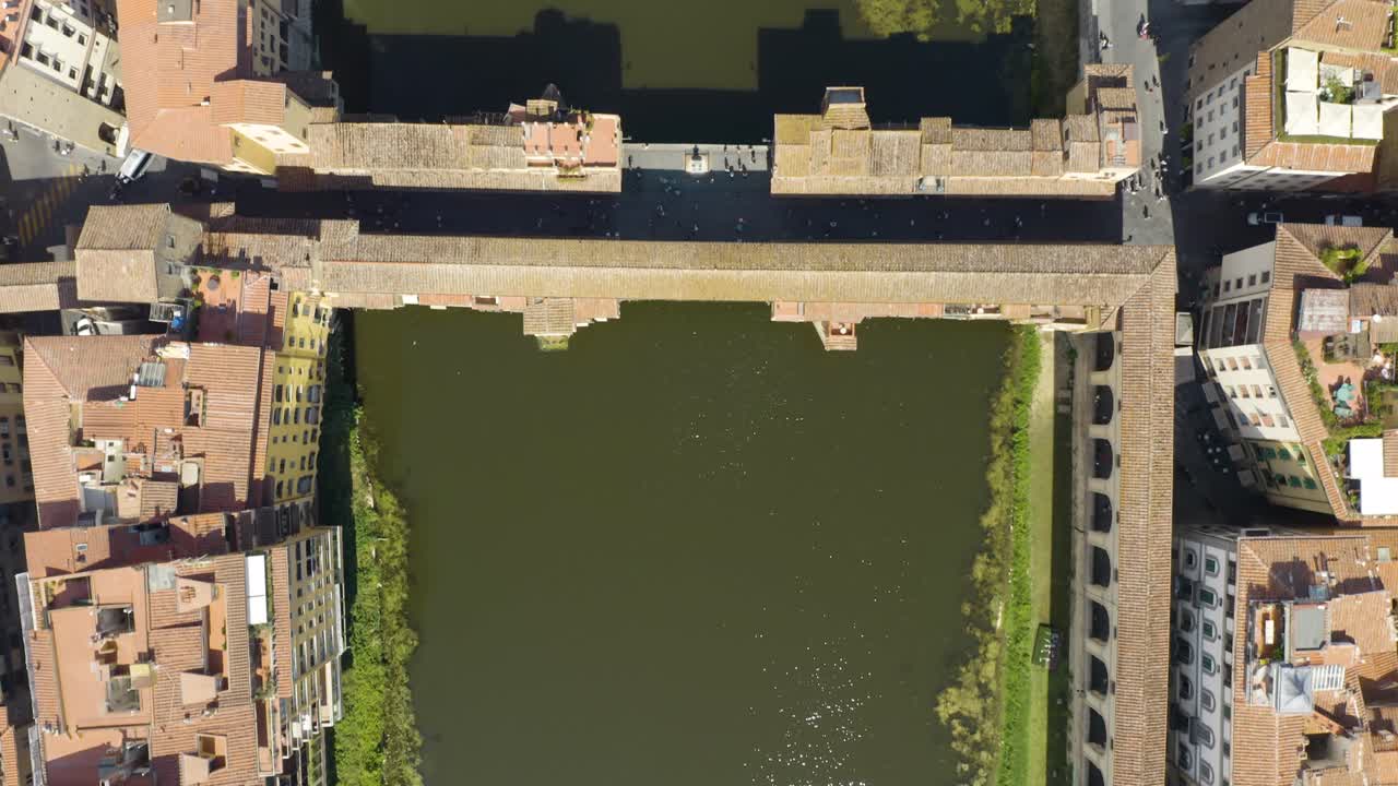 위에서 아래로 공중에서 볼 수 있습니다.