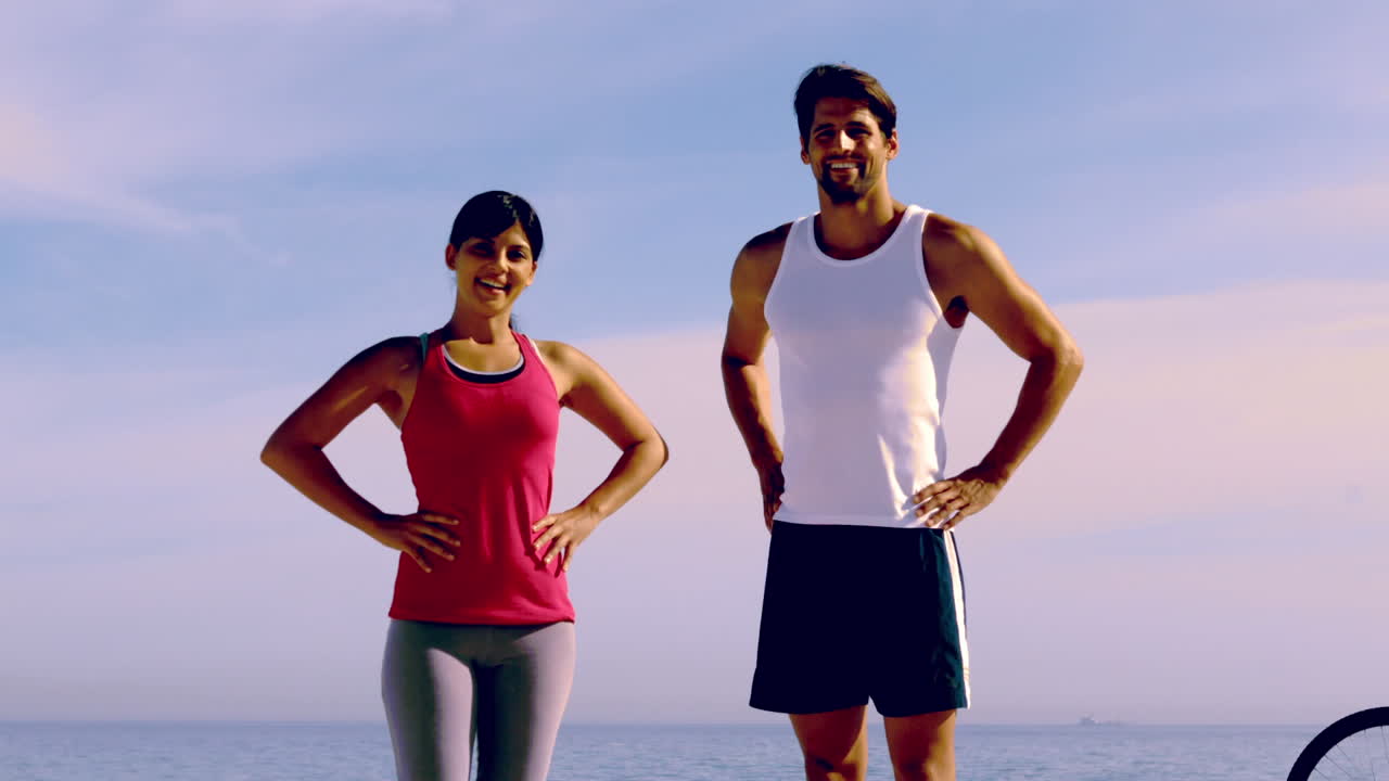 personas que usan ropa deportiva