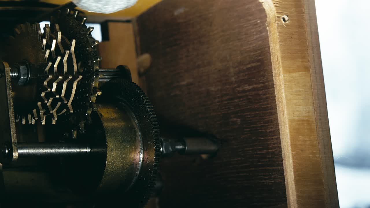 Metronome Internal Brass Cog Wheel, pendulum Gear Mechanism action MACRO