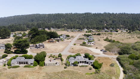 Rising-aerial-pull-back-over-Sea-Ranch,-California