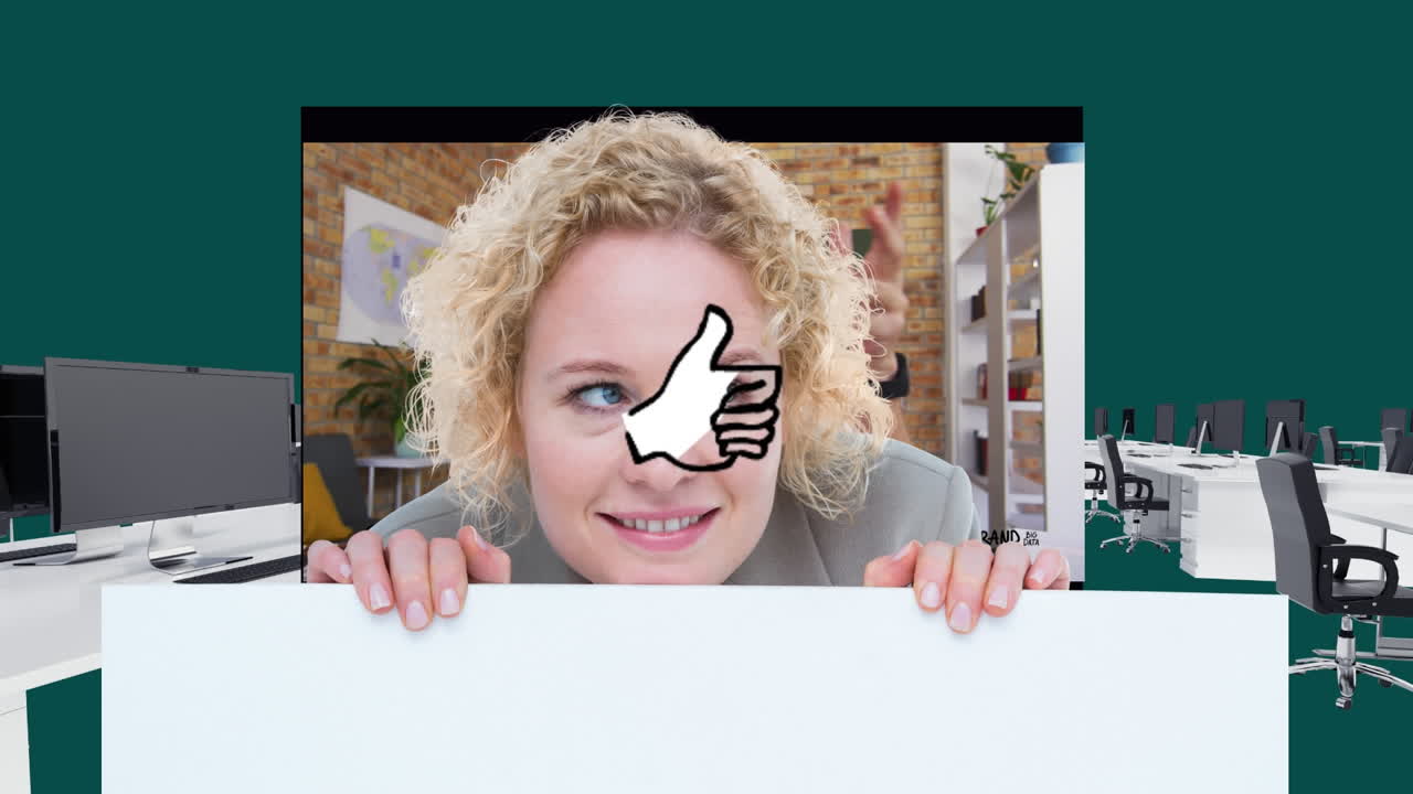 анимация похожей руки счастливой кавказской женщины с баннером.