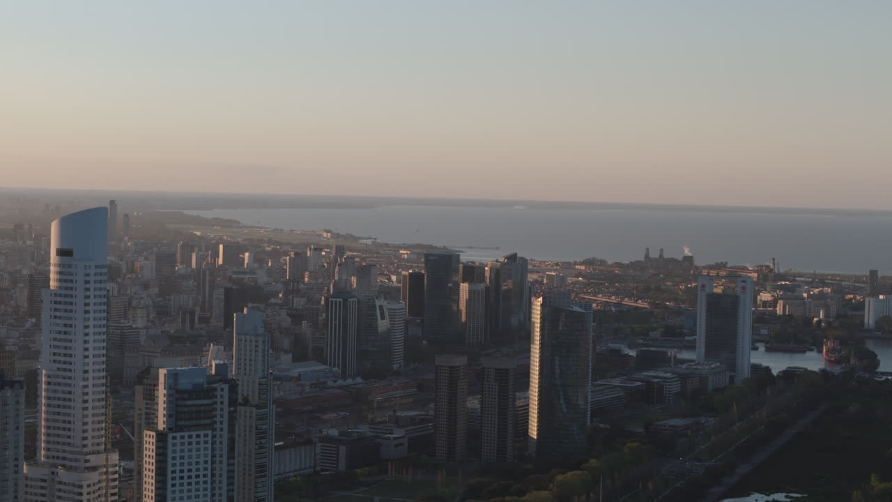 Vista aerea dello skyline di Buenos Aires al tramonto
