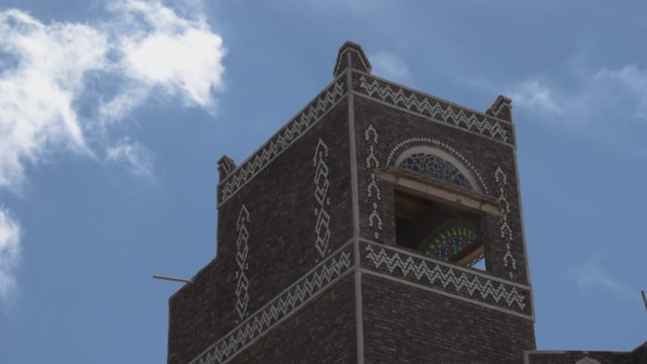 Traditional Yemeni Architecture: A Stunning Brick Tower