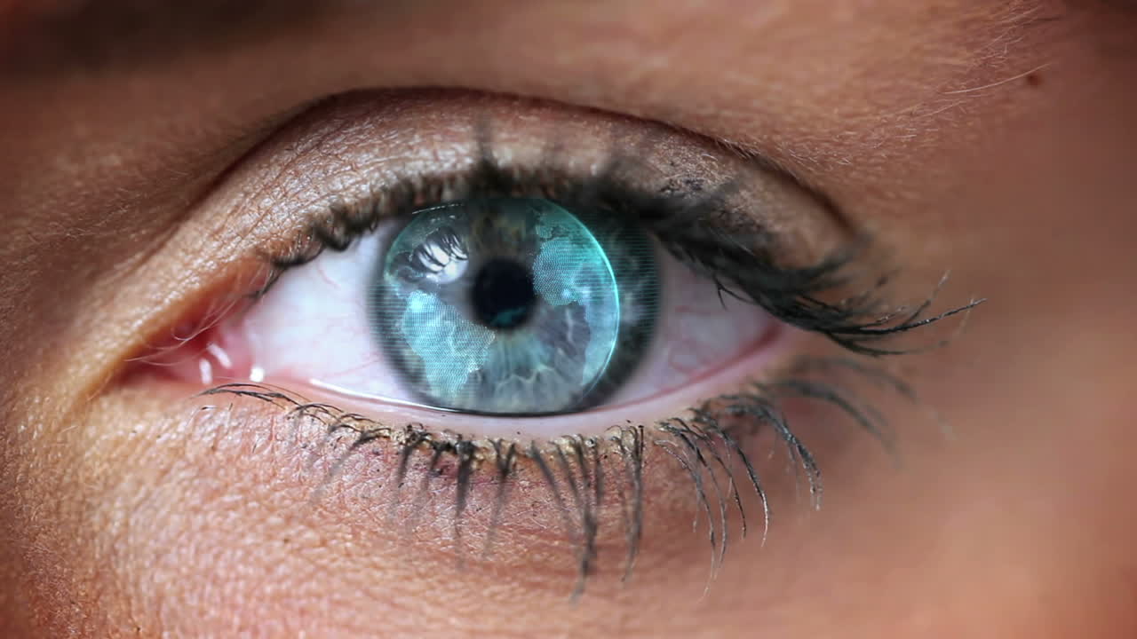 primer plano del ojo humano con el globo