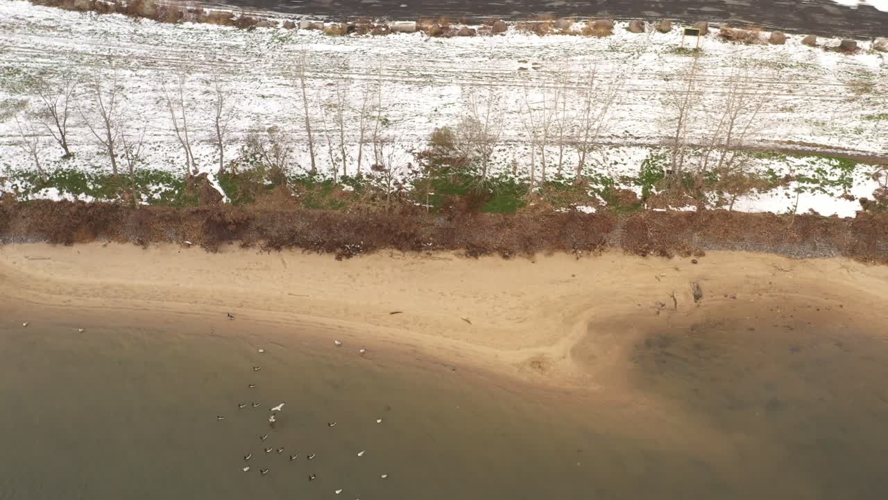 추운 겨울 아침 칼버트 보 공원의 공중 전망