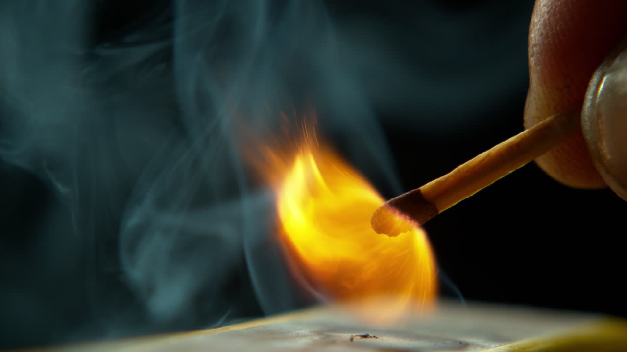 juega con fósforos y podrías quemarte.