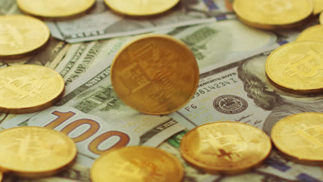 bitcoins et dollars d'or