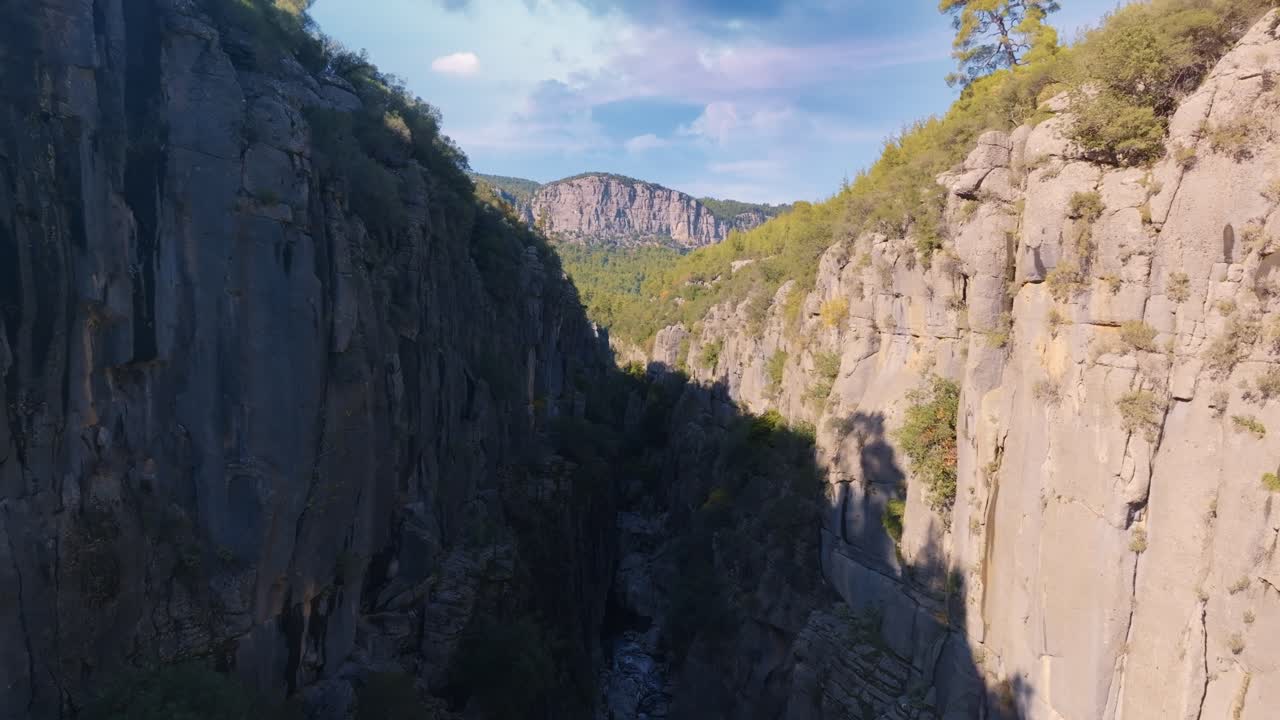 Luftfoto av en fjellkløft