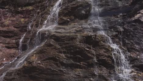 Un-Tiro-De-Catarata-Cae-En-El-Mt