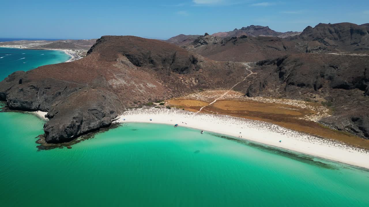 Beautiful beach landscape with turquoise waters, mountains, and golden sand in La Paz, Tecolandra, Mexico
