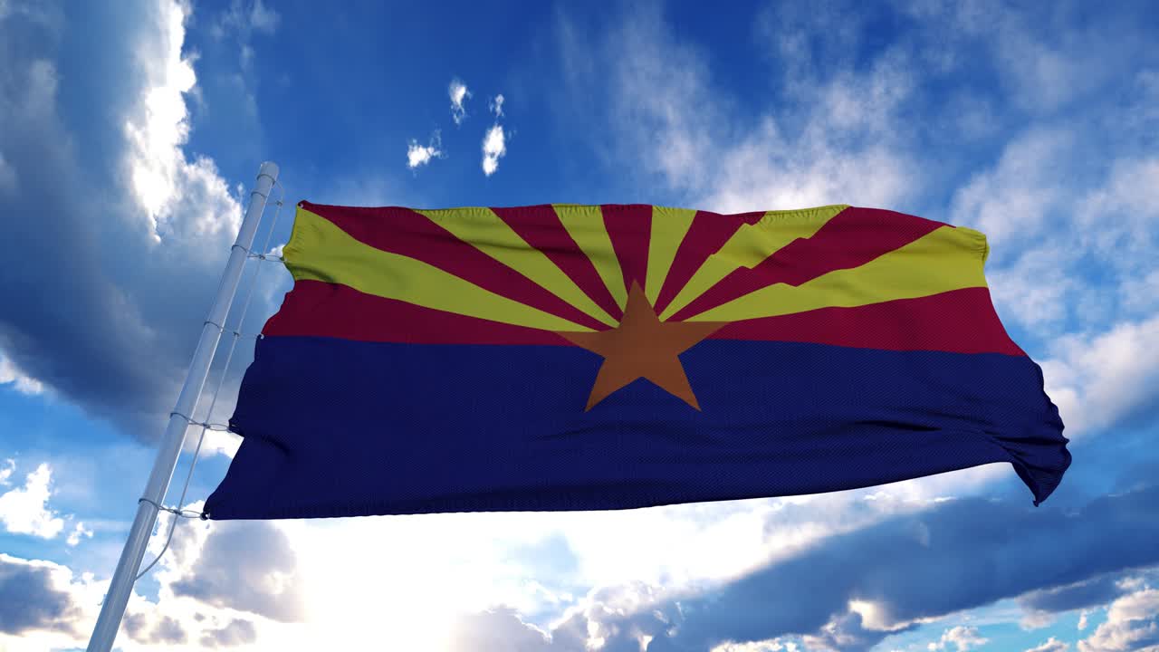 Bandiera dell'Arizona su un'asta che sventola al vento nel cielo. Stato dell'Arizona negli Stati Uniti d'America.