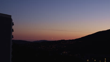 Lapso-De-Tiempo-De-La-Puesta-De-La-Luna-Y-El-Desvanecimiento-De-La-Luz