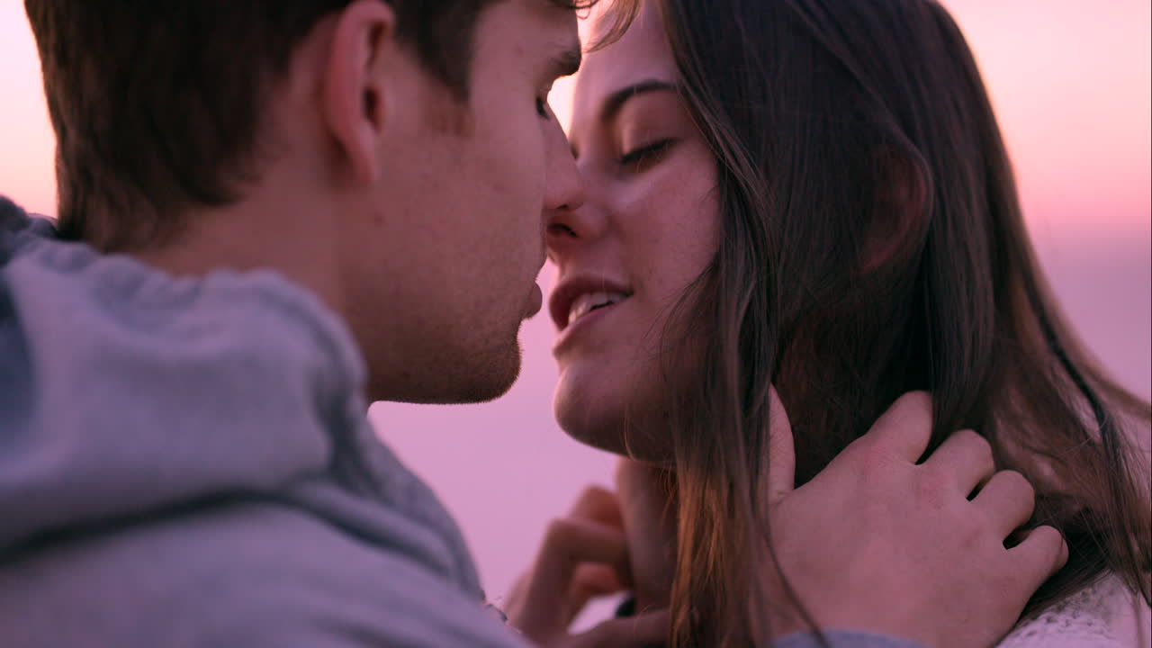 todo comenzó con un beso.