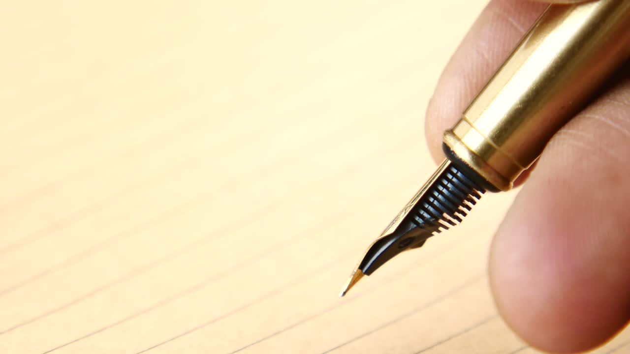 펜으로 손으로 쓴 사진의 클로즈업