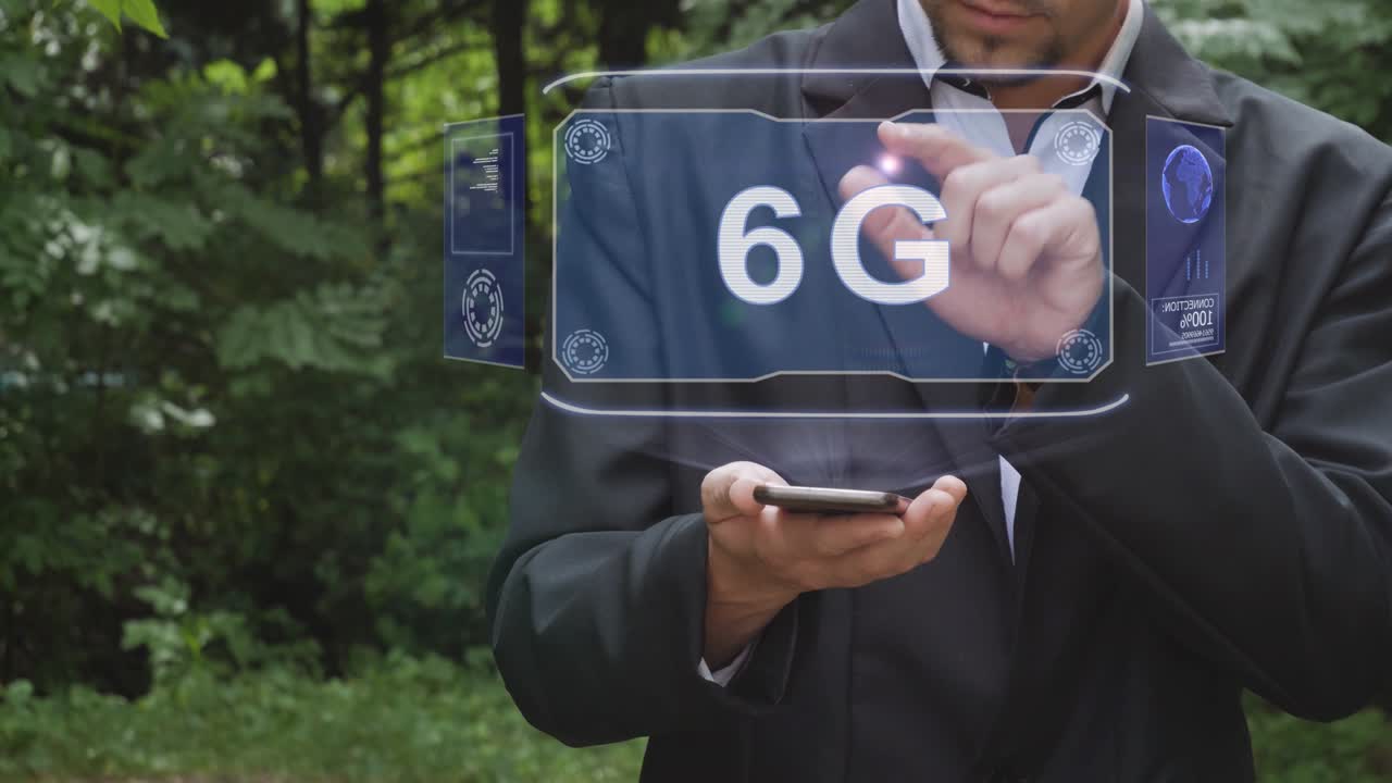 el hombre de negocios usa un holograma con el texto 6g